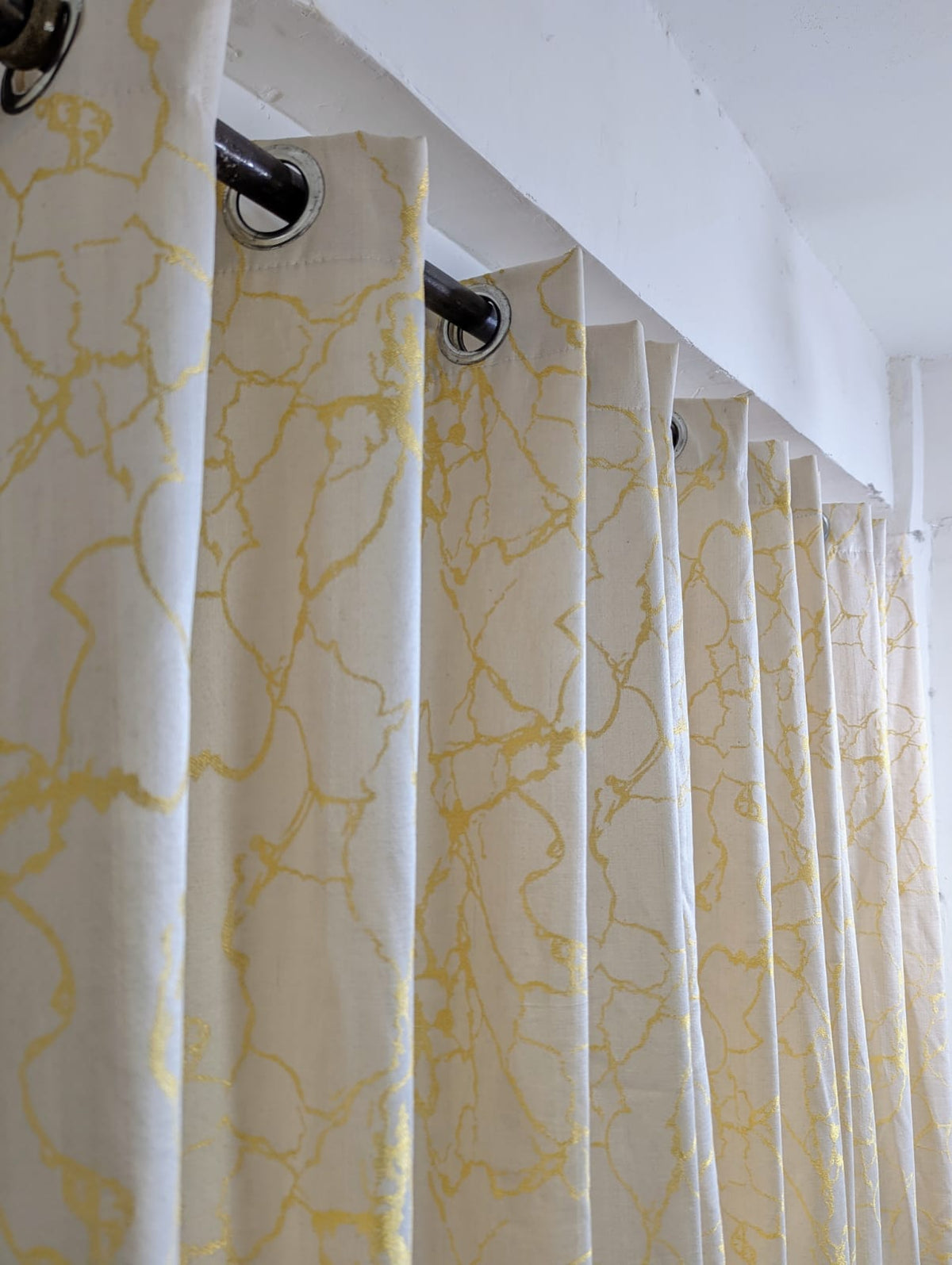 Export Golden Sparkles Jacquard Bedroom Curtains 8x4 Feet with Steel Rings