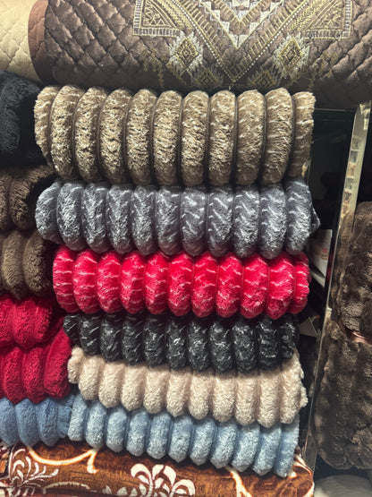  Close-up of the ultra-soft premium fleece fabric used in the Soft Shine AC blanket.