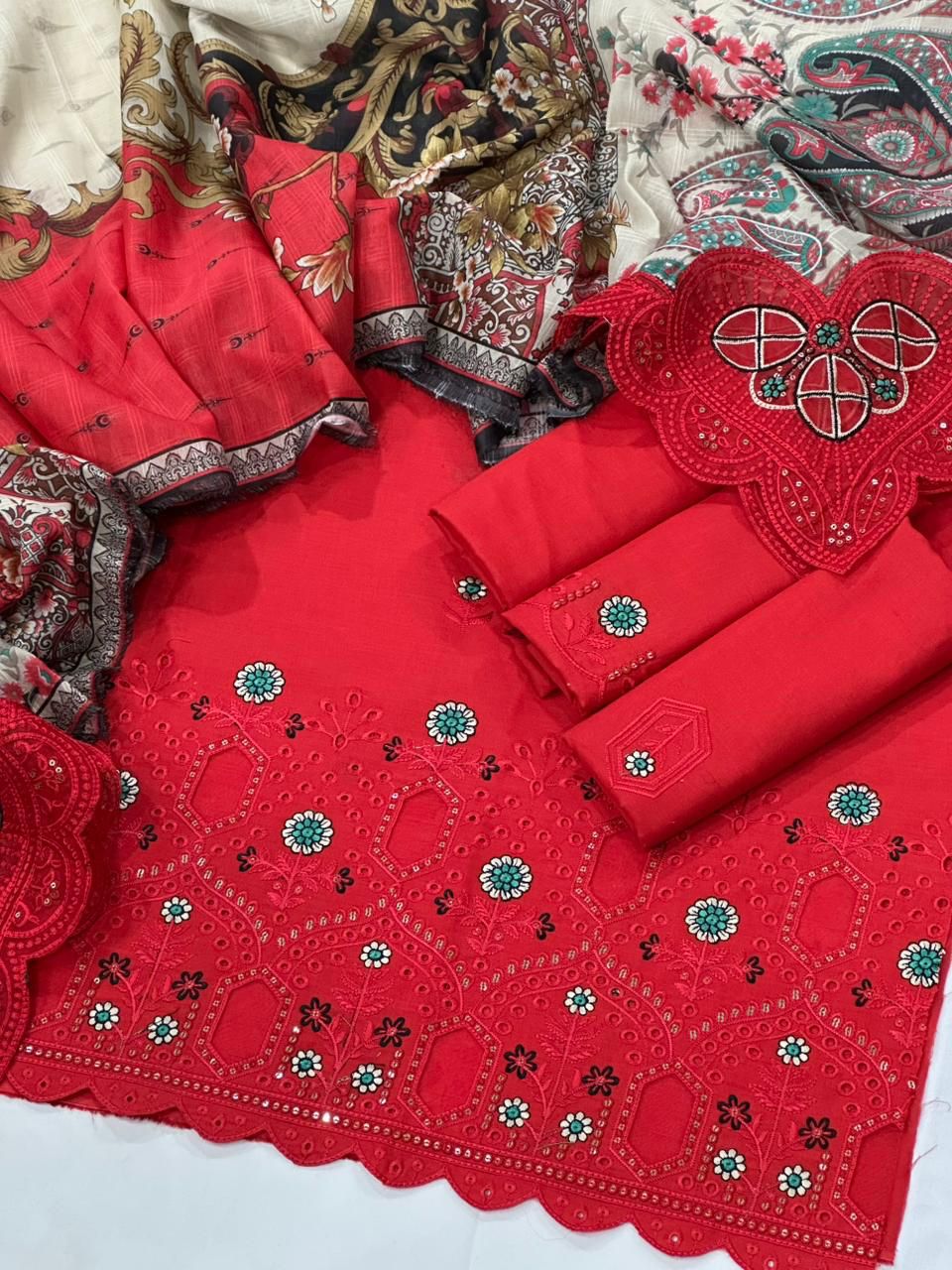 Chicken kari Daman with sleeves& Fancy Motive Duppata