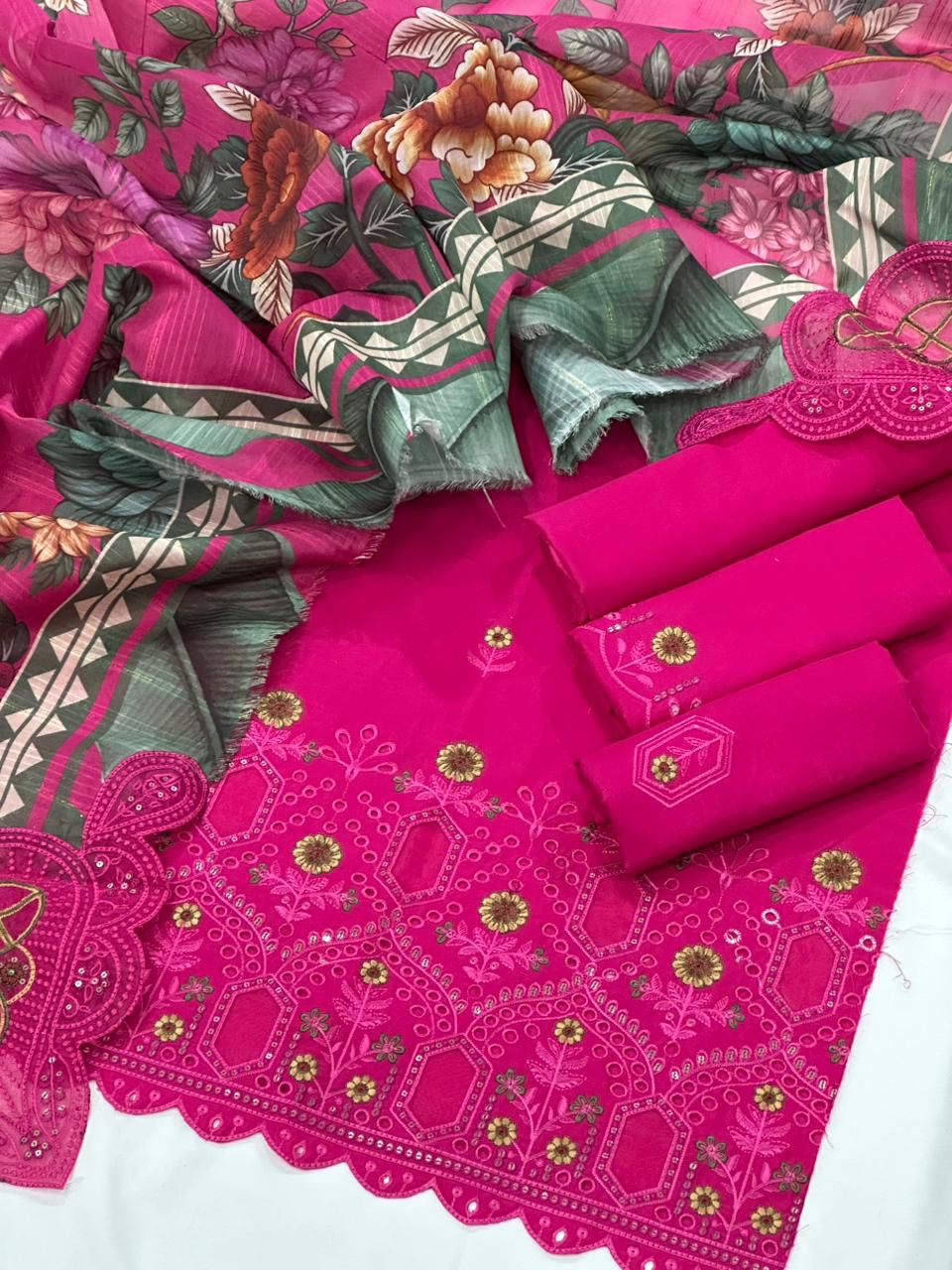 Chicken kari Daman with sleeves& Fancy Motive Duppata